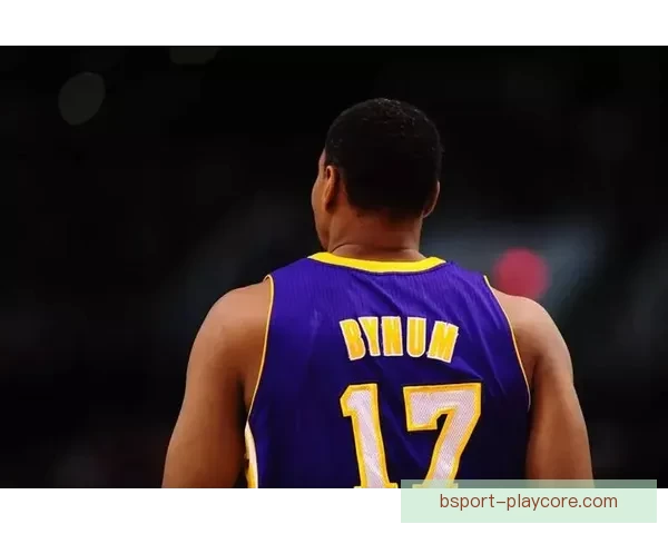 好久不见38岁拜纳姆现身洛杉矶骑行昔日湖人双冠功臣再引球迷回忆